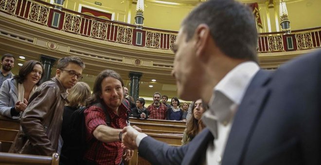 Los líderes de PSOE y Podemos, Pedro Sánchez y Pablo Iglesias, en el Congreso de los Diputados. REUTERS