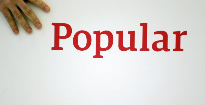 El logo del Banco Popular en una carpeta durante la presentación de los resultados de la entidad. REUTERS/Juan Medina