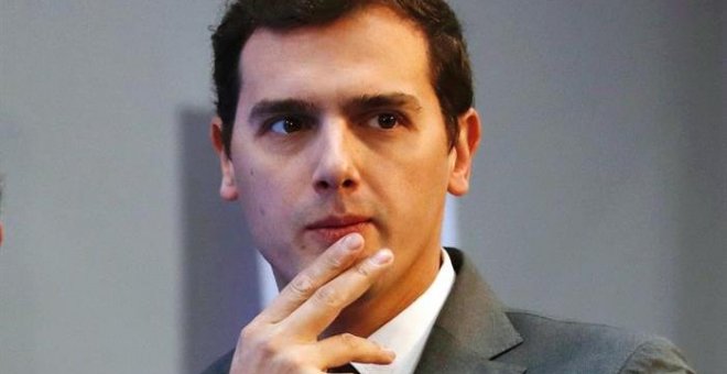 El presidente de de Ciudadanos, Albert Rivera, momentos antes de participar hoy en un desayuno informativo del Foro Next IBS en Madrid. EFE/Sergio Barrenechea