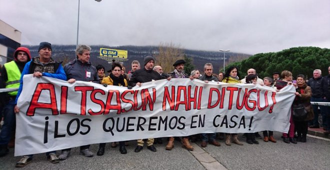 Manifestación de los familiares de los procesados por la trifulca con dos agentes de la Guardia Civil.