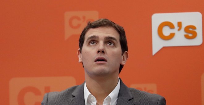 El presidente de Ciudadanos, Albert Rivera, durante la rueda de prensa que ofreció tras la reunión de la ejecutiva nacional de Ciudadanos.EFE/Ballesteros