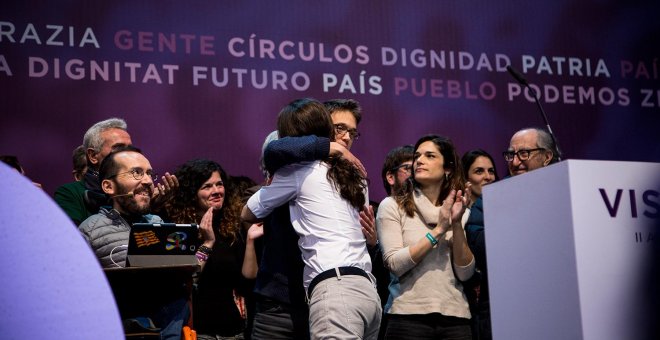 Abrazo de Pablo Iglesias e Íñigo Errejón / JAIRO VARGAS