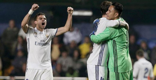 Pepe, Ramos y Keylor Navas celebran el triunfo en Villarreal. | MIGUEL ANGEL POLO (EFE)