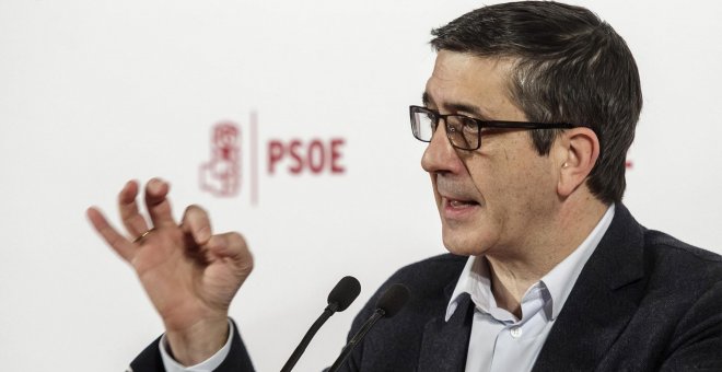 El exlehendakari Patxi López, uno de los aspirantes a liderar el PSOE, durante un acto con militantes del partido en Burgos. EFE/Santi Otero