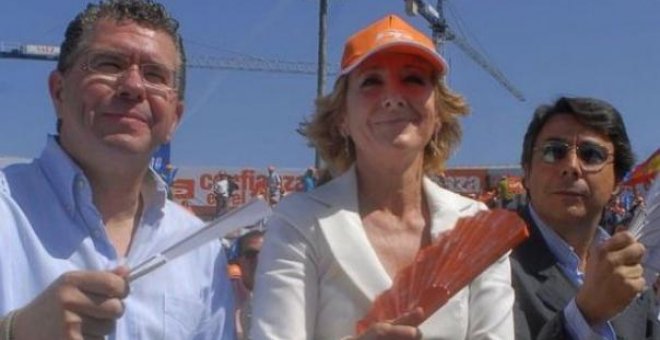 Francisco Granados e Ignacio González, ambos actualmente en prisión, junto a Esperanza Aguirre en un acto del Partido Popular en Madrid.