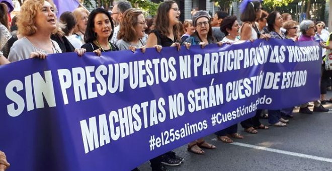 Cabecera de la manifestación celebrada este jueves en Madrid contra la violencia machista bajo el lema "sin presupuestos ni participación las violencias machistas no serán cuestión de estado"