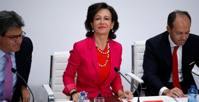 La presidenta del Banco Santander, Ana P. Botín, en la rueda de prensa en la que explicó la compra por un euro del Banco Popular. REUTERS/Juan Medina