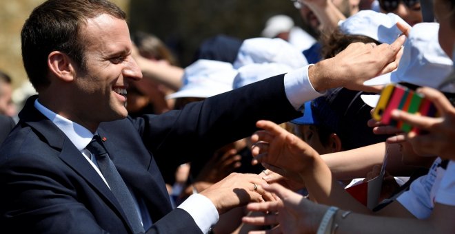 El presidente francés, Emmanuel Macron, asiste a una ceremonia que conmemora el 77 aniversario de la llamada de resistencia del general francés Charles de Gaulle, en París, este domingo. REUTERS / Bertrand Guay