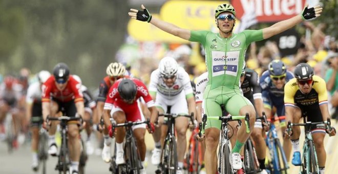 El ciclista alemán Marcel Kittel, del equipo Quick Step Floors, celebra su victoria de la décima etapa del Tour de Francia. /EFE