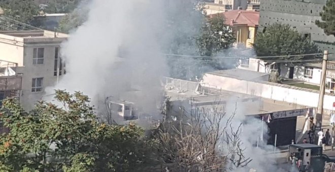 Una imagen de la explosión en Kabul en un instituto de la capital / Reuters