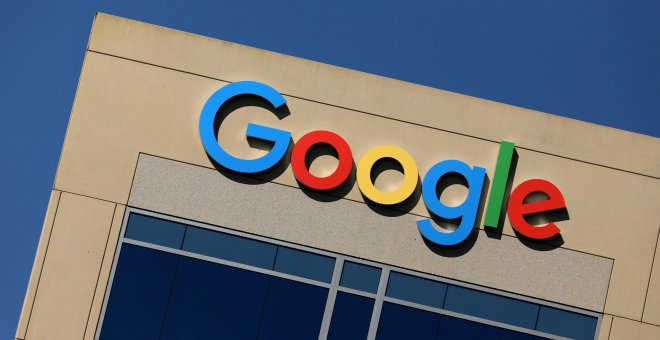 El logo de Google en sus oficinas en la localidad californiana de Irvine. REUTERS/Mike Blake