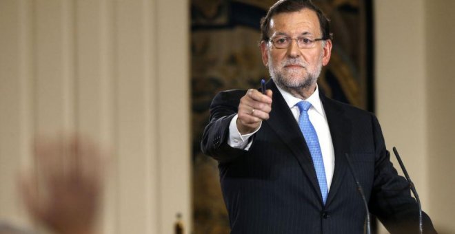 Rajoy da la palabra a un periodista durante la rueda de prensa de balance de legislatura. (Sergio Barrenechea / EFE)