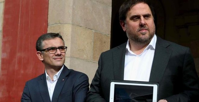 Fotografía de archivo (29/11/2016), del secretario general de Economía del Gobierno catalán, Josep Maria Jové Lladó (i), junto al vicepresidente del Govern y conseller de Economía, Oriol Junqueras (d). /EFE