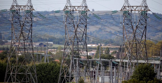 Torres de alta tensión. REUTERS