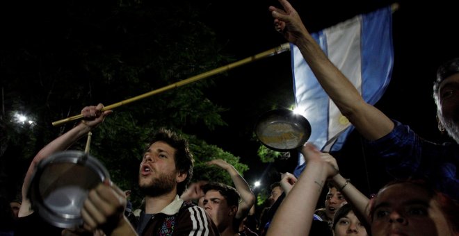 Disturbios en Buenos Aires por la reforma de las pensiones de Mauricio Macri. REUTERS/Martin Acosta