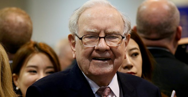 El millonario estadounidense Warren Buffett, en Omaha (Nebraska, EEUU), antes de la junta de accionistas de su empresa Berkshire Hathaway, el pasado mayo. REUTERS/Rick Wilking