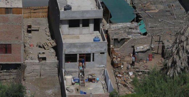 Fotografía cedida por la Agencia Andina de una vista aérea en la zona afectada por un terremoto. - EFE