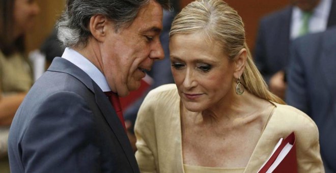 Cristina Cifuentes, presidenta de la Comunidad de Madrid, junto a Ignacio González. EFE