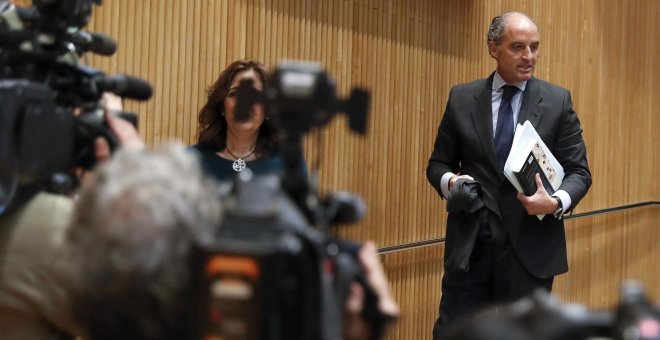 El expresidente de la Comunidad Valenciana Francisco Camps, poco antes de su comparecencia ante la Comisión de Investigación sobre la presunta financiación ilegal del PP, en el Congreso de los Diputados. EFE/Chema Moya