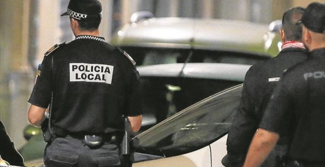 Agentes de la Policía de Alicante, en una imagen de archivo. EFE