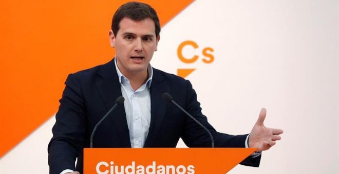 El líder de Ciudadanos, Albert Rivera, durante la rueda de prensa posterior a la reunión del Comité Permanente del partido celebrada en Madrid. EFE/Chema Moya