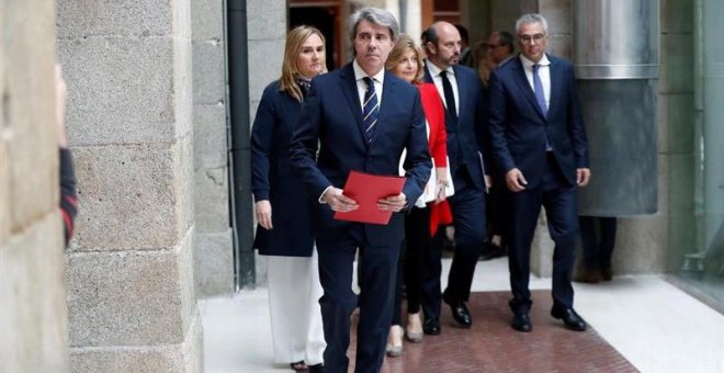 El desde hoy presidente en funciones de la Comunidad de Madrid, Ángel Garrido, tras presidir la reunión del Consejo de Gobierno extraordinario, hoy en la Real Casa de Correos. (CHEMA MOYA | EFE)