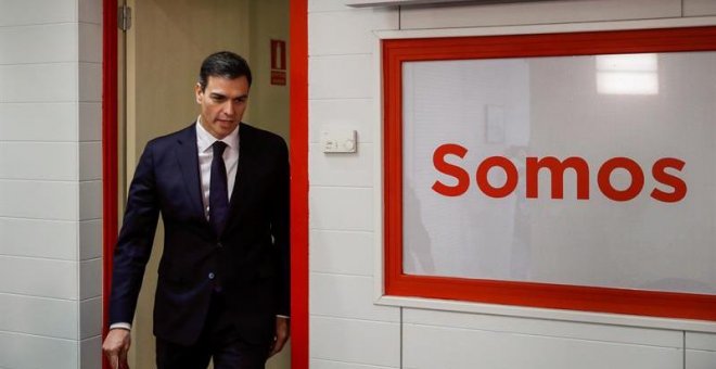El líder del PSOE, Pedro Sánchez, a su llegada a la rueda de prensa ofrecida en la sede del partido. - EFE