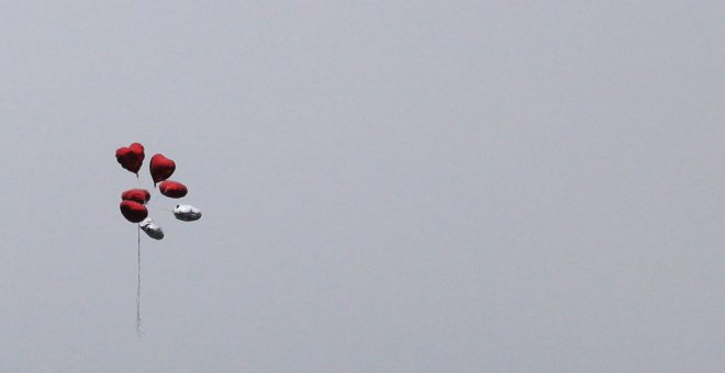 Corazones de helio en plena ascensión.- AFP