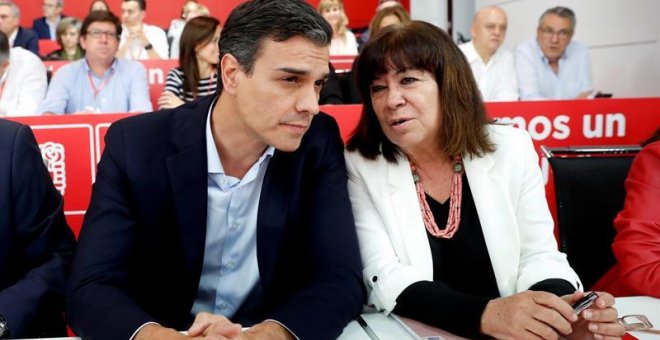 Pedro Sánchez y Micaela Navarro en la reunión del Comité Federal del PSOE. EFE/Chema Moya