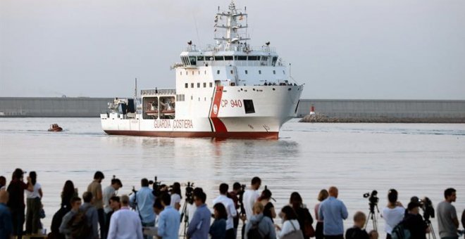 El Dattilo, a su llegada al puerto de Valencia. - EFE