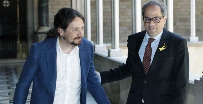 El presidente catalán, Quim Torra, y el secretario general de Podemos, Pablo Iglesias, durante su encuentro en Barcelona. (ANDREU DALMAU | EFE)