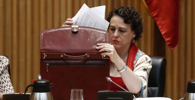 La ministra de Trabajo, Migraciones y Seguridad Social, Magdalena Valerio, al inicio de su comparecencia en el Congreso. EFE/Chema Moya