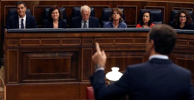 El líder del PP, Pablo Casado, durante su intervención en la sesión de control al Gobierno. - EFE