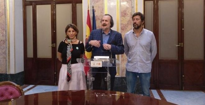 Los diputados de En Marea en el Congreso Yolanda Díaz, Miguel Anxo Fernán Vello y Antón Gómez-Reino. E.P.