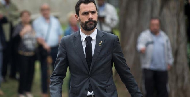 08/10/2018.- El presidente del Parlament de Cataluña, Roger Torrent, a su llegada a la ceremonia fúnebre por la muerte de la soprano Montserrat Caballé, fallecida el sábado a los 85 años de edad, que se ha celebrado en el tanatorio de Les Corts de Barcelo