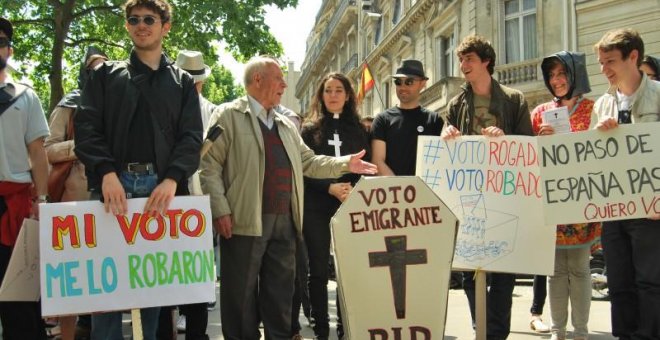 Manifestación de la Marea Granate, a propósito del voto rogado.  Foto: MAREA GRANATE