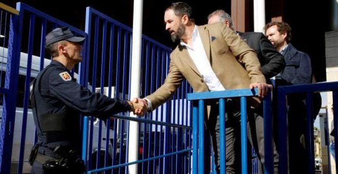 El presidente de Vox, Santiago Abascal, en una visita a la frontera de Melilla. GUERRERO / EFE