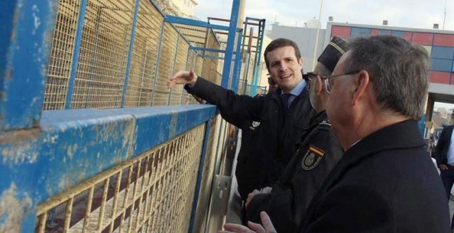 Pablo Casado, en la frontera del Tarajal este jueves. EFE/Reduan