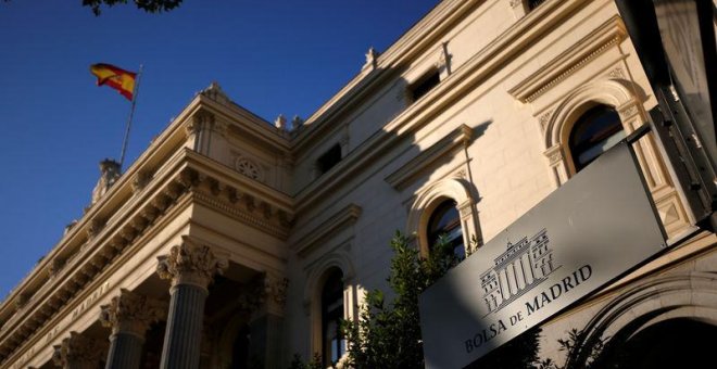 Fachada del edificio de la Bolsa de Madrid. REUTERS