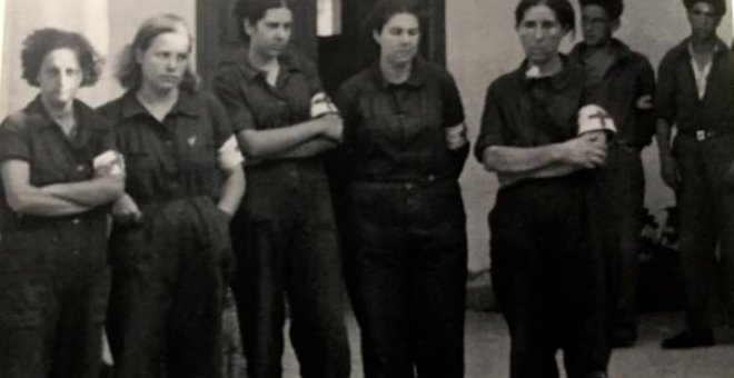 Las cinco milicianas asesinadas en Manacor. Esta es la foto que da inicia a la investigación que se cuenta en el documental.