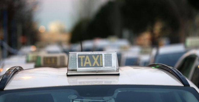 Madrid durante la primera jornada de la huelga indefinida de los taxistas que se unen a la iniciada el viernes por el sector del taxi de Barcelona | EFE