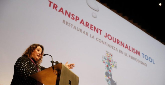 La codirectora de Público, Virginia P. Alonso, presentando en Huesca la herramienta de transparencia TJ Tool. / Congreso Periodismo Digital de Huesca