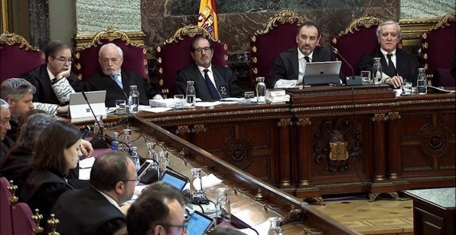 El presidente del tribunal que juzga el procés, Manuel Marchena (2d), durante la sesión de hoy en el Tribunal Supremo./EFE