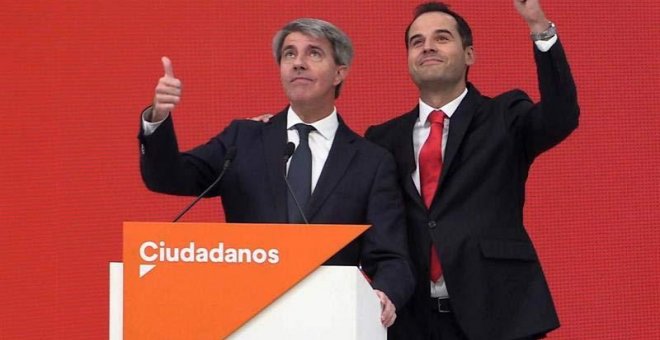 Ángel Garrido e Ignacio Aguado comparecen en rueda de prensa. (JESÚS BARTOLOMÉ | EFE)