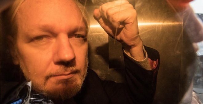 El fundador de WikiLeaks, Julian Assange, a su llegada este miércoles al juzgado en Londres. /AFP