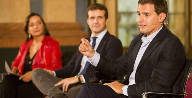 El líder del PP, Pablo Casado, junto al presidente de Ciudadanos, Albert Rivera, en un encuentro sobre el 40 aniversario de la Constitución. EUROPA PRESS