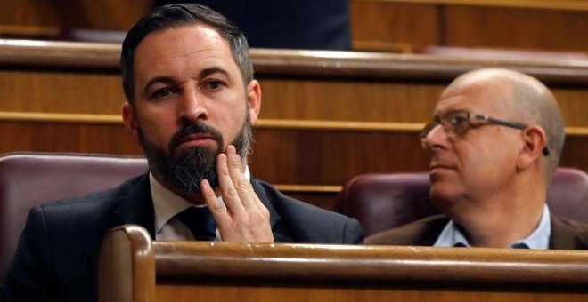 El presidente de VOX, Santiago Abascal, en uno de los escaños del Congreso de los Diputados