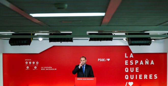 El secretario de Organización del PSOE y ministro de Fomento en funciones, José Luis Ábalos, durante la rueda de prensa posterior a la reunión de la Ejecutiva Federal del partido en Ferraz. EFE/Emilio Naranjo