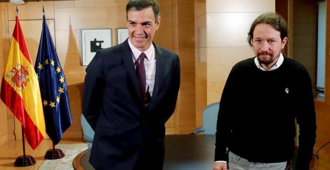 El presidente del Gobierno en funciones, Pedro Sánchez, y el líder de Podemos, Pablo Iglesias, durante la reunión mantenida esta mañana en el Congreso / EFE