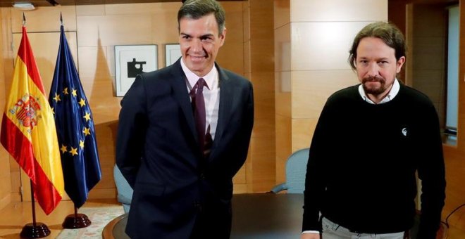 El presidente del Gobierno en funciones, Pedro Sánchez, y el líder de Podemos, Pablo Iglesias, durante la reunión mantenida esta mañana en el Congreso / EFE
